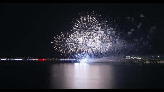 2025上海滴水湖光影烟花秀12分钟完整版4K