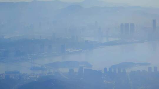 晨雾中的福建厦门岛城市风光