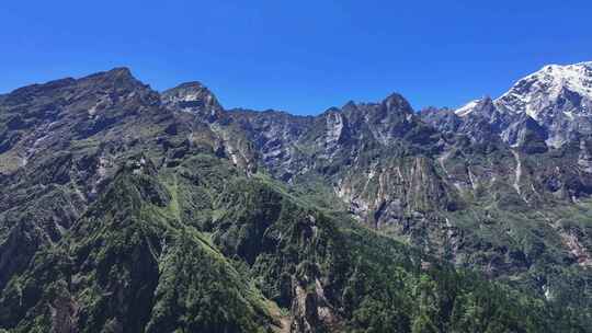 燕子沟航拍四川第二高峰中山峰雪山河谷风光