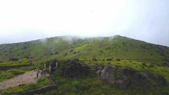 航拍武夷山黄岗山最高峰峡谷草甸森林云海