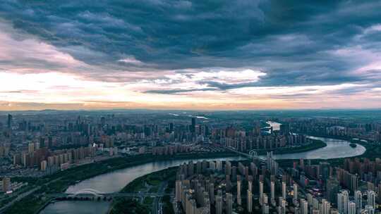 阴雨天城市航拍延时 黑云压城 还有晚霞