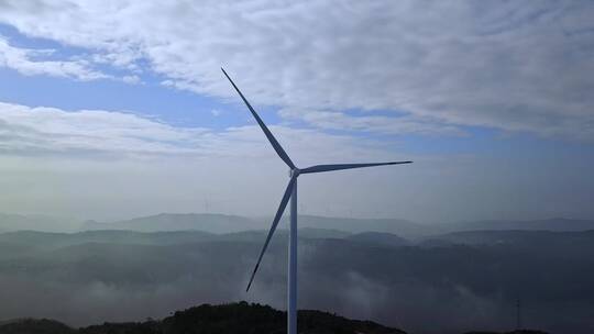 航拍高山风力发电机大风车视频素材模板下载
