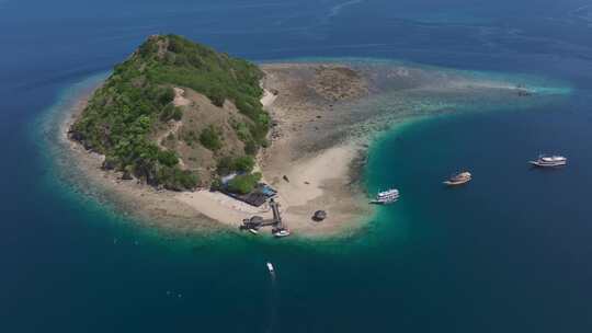 印尼东努沙登加拉科莫多海岛航拍自然风光