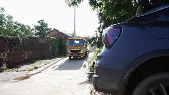 汽车道路救援拖车拖汽车