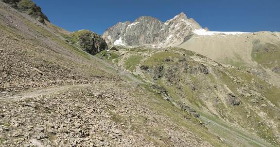 山谷，峡谷，山脉，多山的