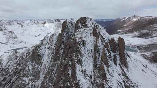 航拍冬天的四川阿坝莲宝叶则石头山