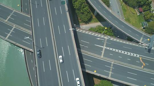 繁忙道路交叉口鸟瞰图