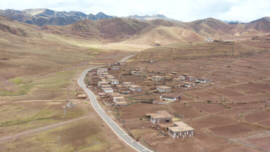 西北藏北高原荒凉小镇村庄高清航拍素材