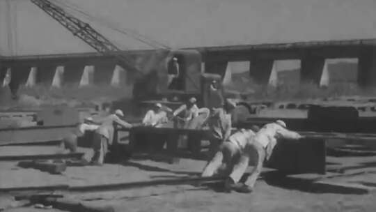 抗美援朝期间志愿军抢修桥梁保障后勤通车