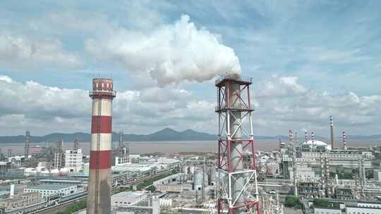 宁波北仑电厂港口航拍，冒烟的烟冲，工厂