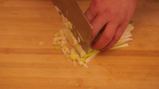 厨师切大葱葱白 (4)视频素材模板下载