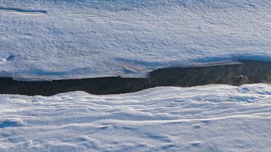 雪地不冻河冬日暖阳寒潮雾气