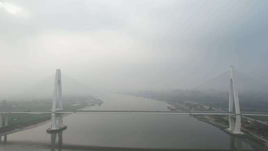 大雾下的中华路大桥视频素材模板下载