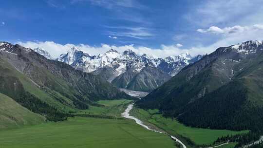 夏塔景区木札特峰昭苏伊犁雪山林场