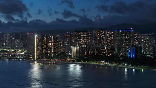 美丽的城市景观滨海湾城市黄昏檀香山城市灯