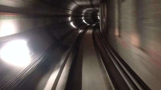 轨道交通隧道内行驶画面
