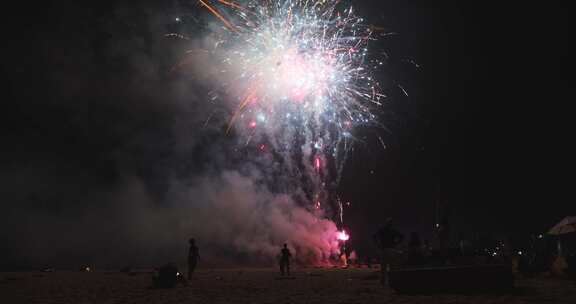 除夕夜海南沙滩跨年烟花航拍