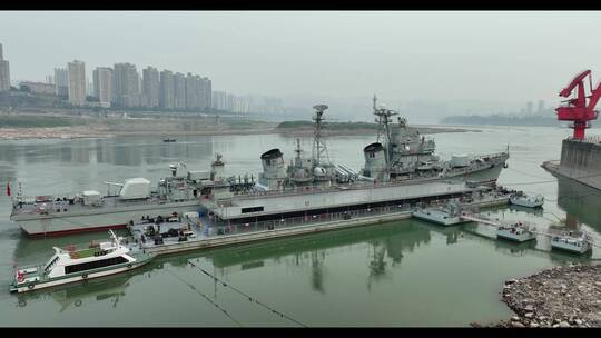 4K航拍重庆166军舰退役驱逐军舰视频素材模板下载