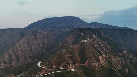 高原山顶盘山公路