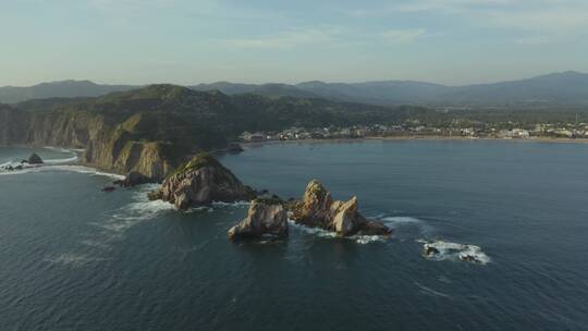 海岸及其浮雕的空中全景