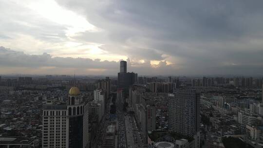 暴雨将至的城市