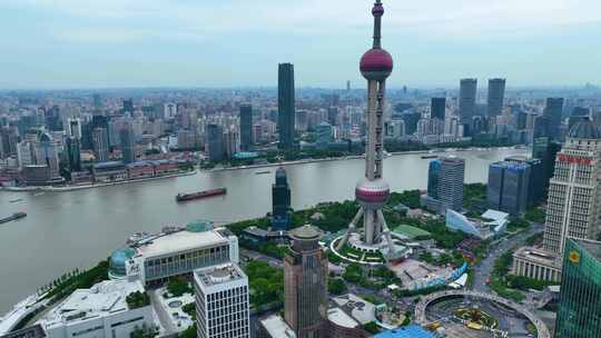 上海市浦东新区外滩陆家嘴东方明珠塔高楼大