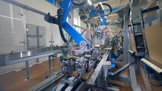 工厂自动化机械臂生产线