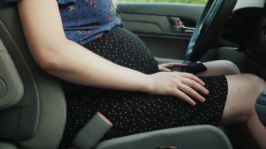 孕妇准备驾车视频素材模板下载