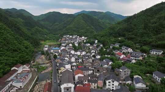 航拍浙江杭州临安区龙门秘境石门村山间村落