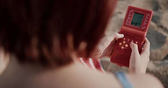 一个玩电子游戏的人