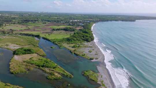 多米尼加共和国圣克里斯托瓦尔帕托斯海滩附近的尼藏河口