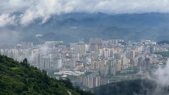 贵州凯里城市雨后雾气