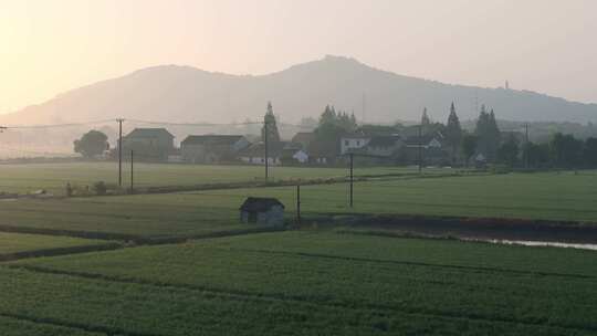 远山田野村庄小镇日出美景