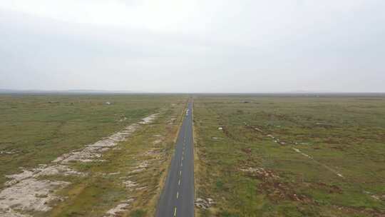 航拍公路行驶 草原景色 草原空境