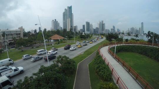 汽车在公路上行驶延时摄影