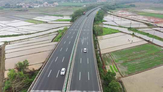 惠深沿海高速惠东段、高速公路上的车辆