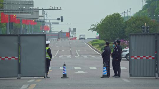 道路封控警车救护车