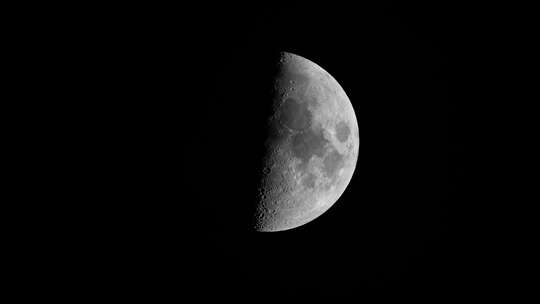 半个月亮农历月球长焦特写延时视频素材模板下载