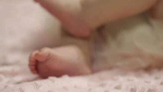 新生儿的脚视频素材模板下载