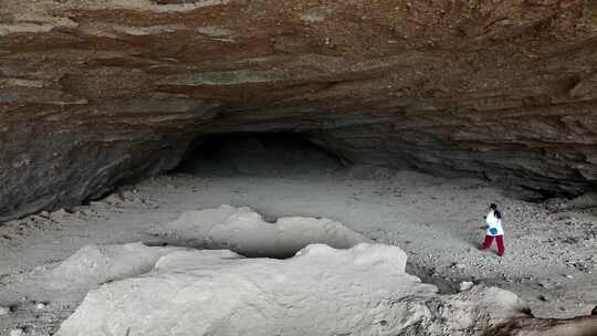 航拍湖北宜昌点军窗户洞岩屋遗址