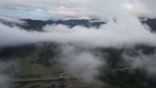 乡村大山里的云雾 森林 高速 宣传片素材