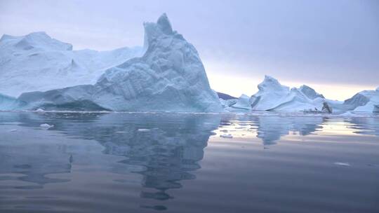 北极冰川河流视频