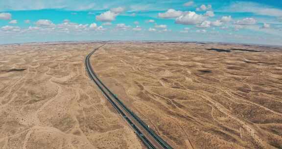 荒漠中的高速公路