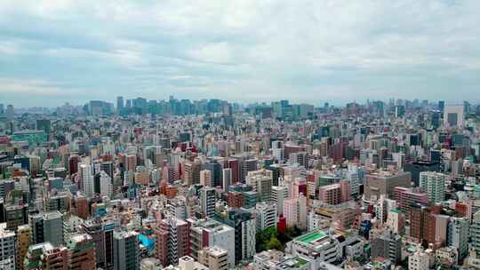 航拍日本东京市中心摩天大楼城市天际线蓝天