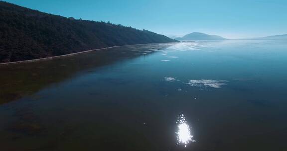 湖泊水鸟视频深蓝色的云南香格里拉纳帕海