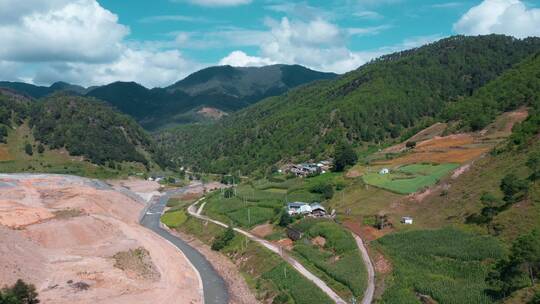 云南山区小山村视频小河小路