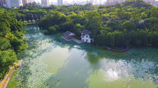 广西南宁狮山公园竹影桥风雨桥湖景风光