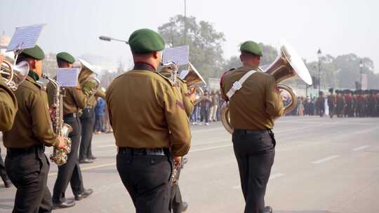 印度军乐队为共和国日游行排练视频素材模板下载