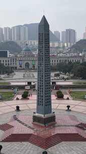 广场纪念碑及周边建筑景观