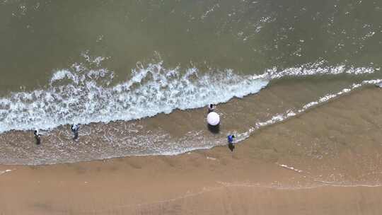 俯拍沙滩海浪